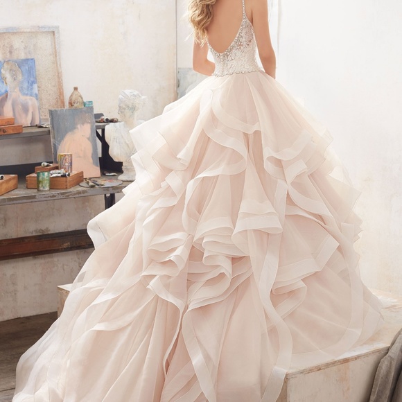 Bridal Gown, never worn - Picture 3 of 5